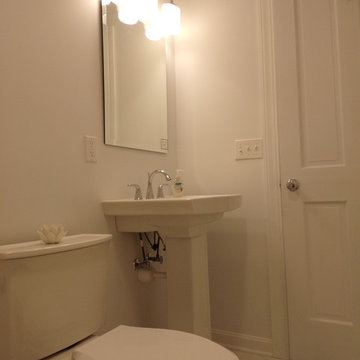 Powell Avenue Main Bath