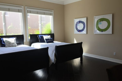 Example of a classic bedroom design in Orange County
