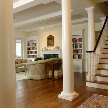 Interior columns define the main living area.