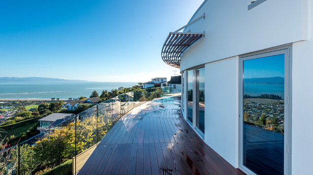 Современный Балкон и лоджия by J Lewis Building Ltd