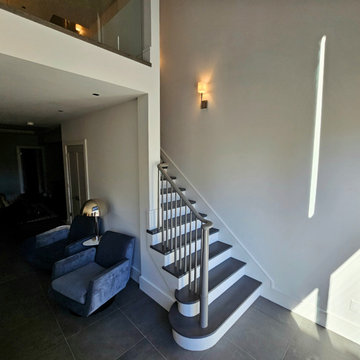 Project #112 | Traditional Staircase with Continuous Rail System