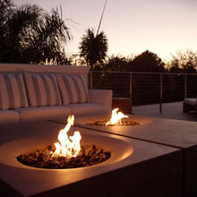 Outdoor fire pit