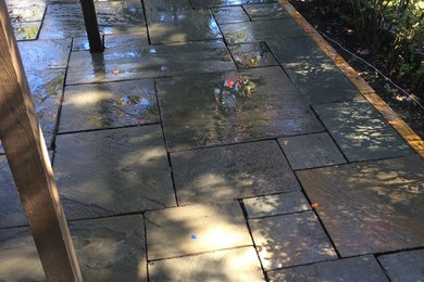 Inspiration for a timeless patio remodel in New York