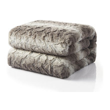 Bedroom throws