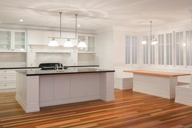 Inspiration for a transitional kitchen in Brisbane.