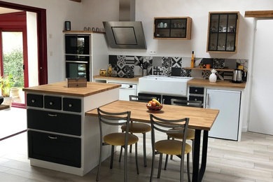 Photo of a contemporary kitchen in Nantes.