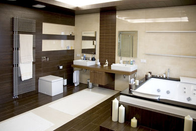 Minimalist bathroom photo in Los Angeles