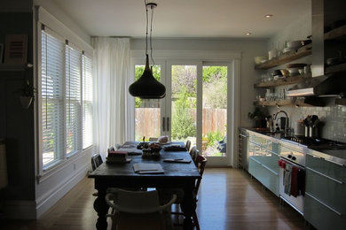 Kitchen - modern kitchen idea in San Francisco