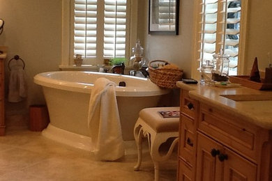 Bathroom - traditional bathroom idea in St Louis