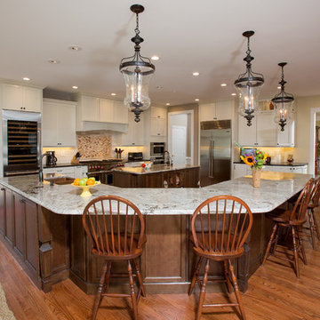 Letting Light and Dark Colors Combine in an Oakton VA home