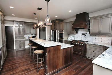 Transitional kitchen photo in Seattle