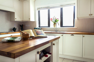 Traditional style kitchen