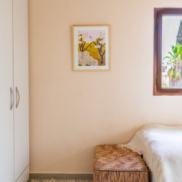 Schlafzimmer in sanftem Pfirsich