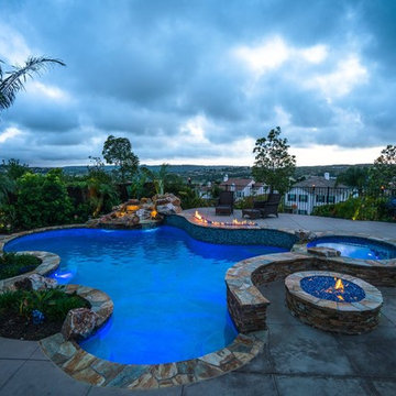 Custom Pools & Spas