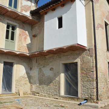 Casa padronale con chiesa annessa nelle Langhe - recupero