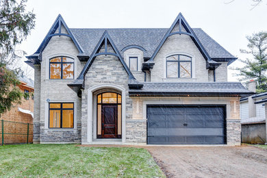 Elegant home design photo in Toronto
