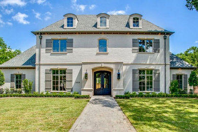 Inspiration for a transitional exterior home remodel in Dallas
