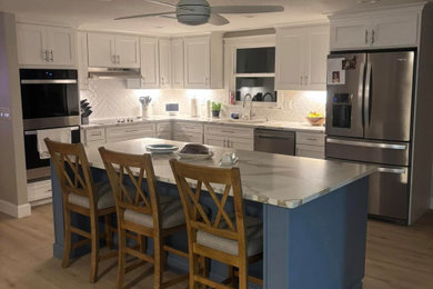 Kitchen - kitchen idea in Charleston