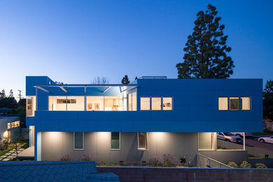 Example of a mid-sized minimalist blue two-story concrete fiberboard flat roof design in Los Angeles