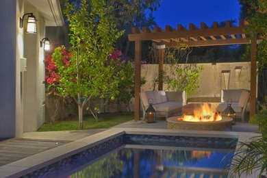 Pool - contemporary pool idea in Los Angeles