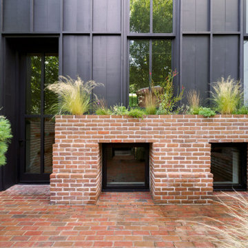Greenpoint Townhouse - Sick House, Brick Garden