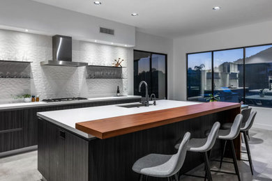 Mid-sized minimalist l-shaped kitchen photo in Phoenix
