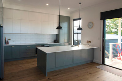 Inspiration for a kitchen in Newcastle - Maitland.