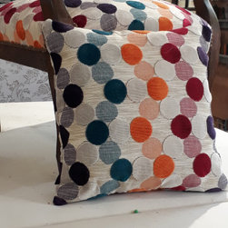 Fauteuil Voltaire, dossier sculpt&eacute; - Decorative Pillows