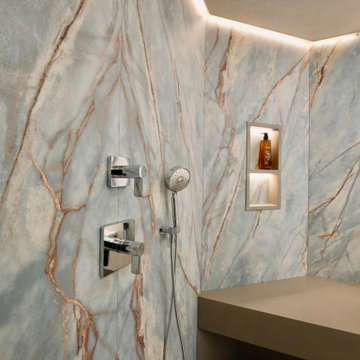 Quartzite Shower With Bench and Cove Light