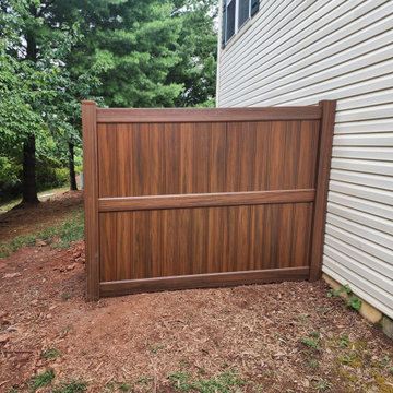 6'H Mocha Walnut Vinyl with Gate