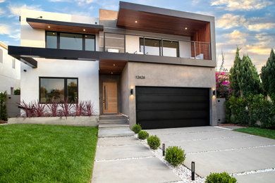 Example of a minimalist exterior home design in Los Angeles