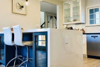 Transitional home design photo in San Francisco