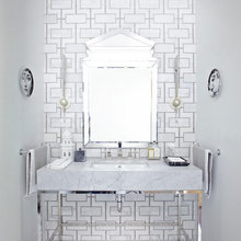 Janet' spowder room