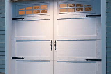 Garage - mid-sized cottage attached one-car garage idea in Denver