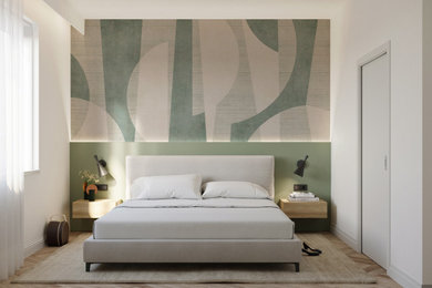 Diseño de dormitorio principal actual de tamaño medio con suelo de madera clara, bandeja, paredes verdes y papel pintado
