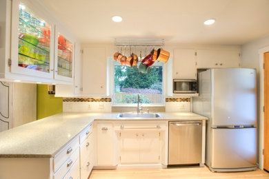 Example of a minimalist kitchen design in Seattle