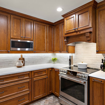 Starmark Cherry Avendale Kitchen in Butterscotch w/ Chocolate Glaze