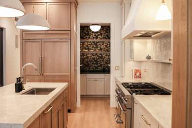 Kitchen photo in Chicago