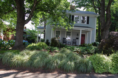Photo of a mid-sized traditional front yard shaded xeriscape in Raleigh.
