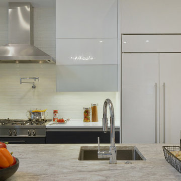 Spacious Contemporary Kitchen in New Jersey