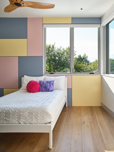 Midcentury Bedroom by Studio Steinbomer