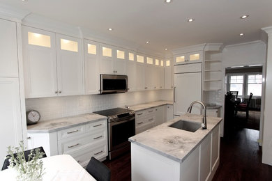 Kitchen photo in Toronto