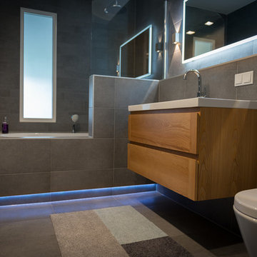 Small & Comfortable Bathroom