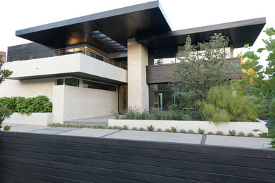 Inspiration for an exterior home remodel in Los Angeles