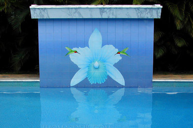 Island style pool photo in Hawaii