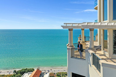 Balcony photo in Miami