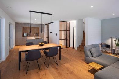 Modernes Wohnzimmer in Sonstige