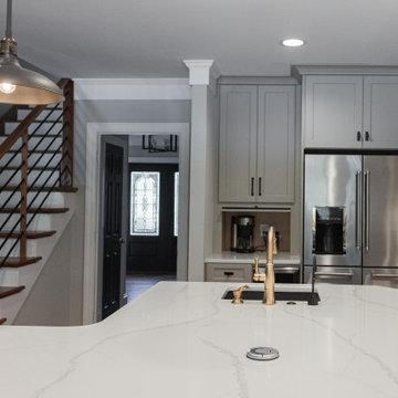 LARGE TWO-TONE KITCHEN