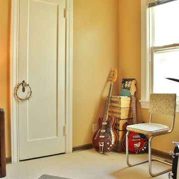 A Musician's Vintage Style Brings a Cottage to Life