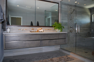 Example of a trendy bathroom design in San Diego